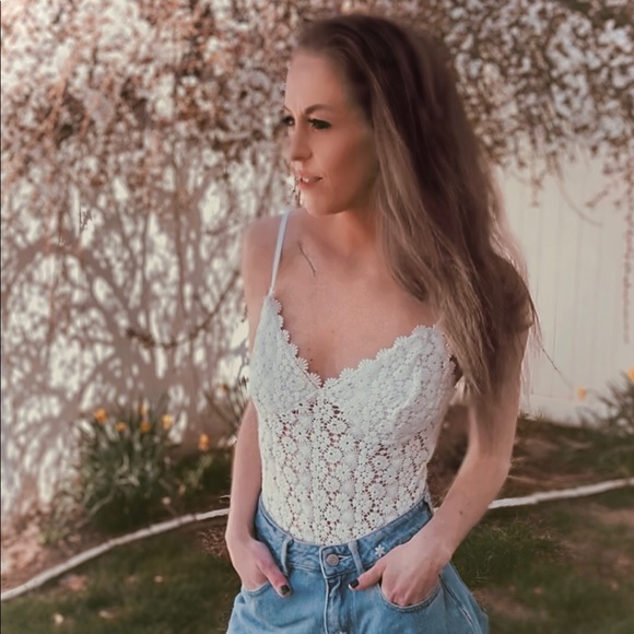 Forever 21 Tops - White flowered body suit